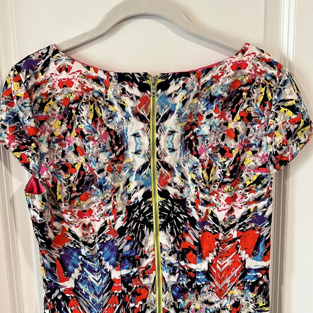 Tahari Kaleidoscope Sheath/ Dress w Fuchsia lining - Picture 2 of 13